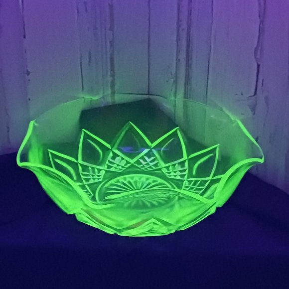 Vintage Hazel Atlas Uranium Glass Bowl - Picture 6 of 6